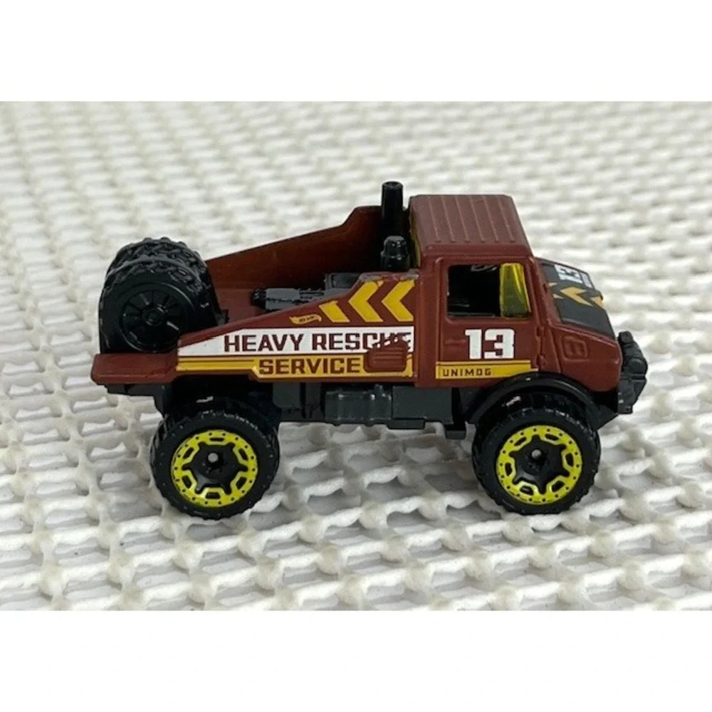 2018 Hot‎ Wheels Mercedes-Benz Unimog 1300L HW Haulers